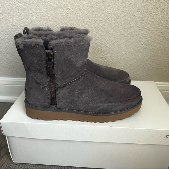New UGG Classic Mini Suede Zip Boots SHADE Size 6 Waterproof - Picture 2 of 8